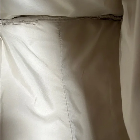 Michael Kors Cream Travel Bag - Picture 8 of 8